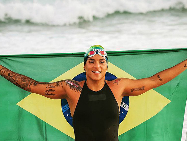 Ana Marcela Cunha é tetracampeã mundial de maratona aquática