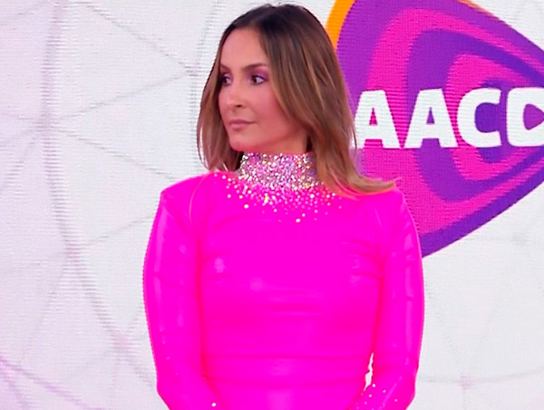 “Constrangida” por Silvio Santos, Claudia Leitte detona apresentador