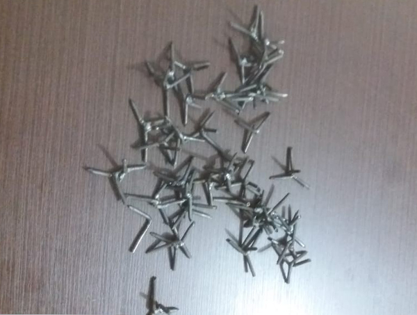 Polícia Militar apreende ‘miguelitos’ espalhados em via do Polo