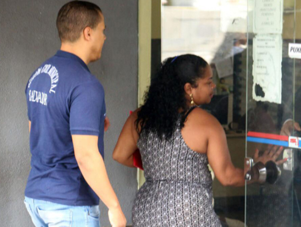 Mulher é presa após sacar R$ 160 mil de pensionista falecida