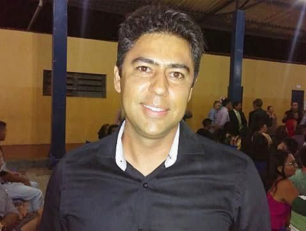Ex-prefeito é morto com tiro no peito pelo pai após ser confundido com ladrão