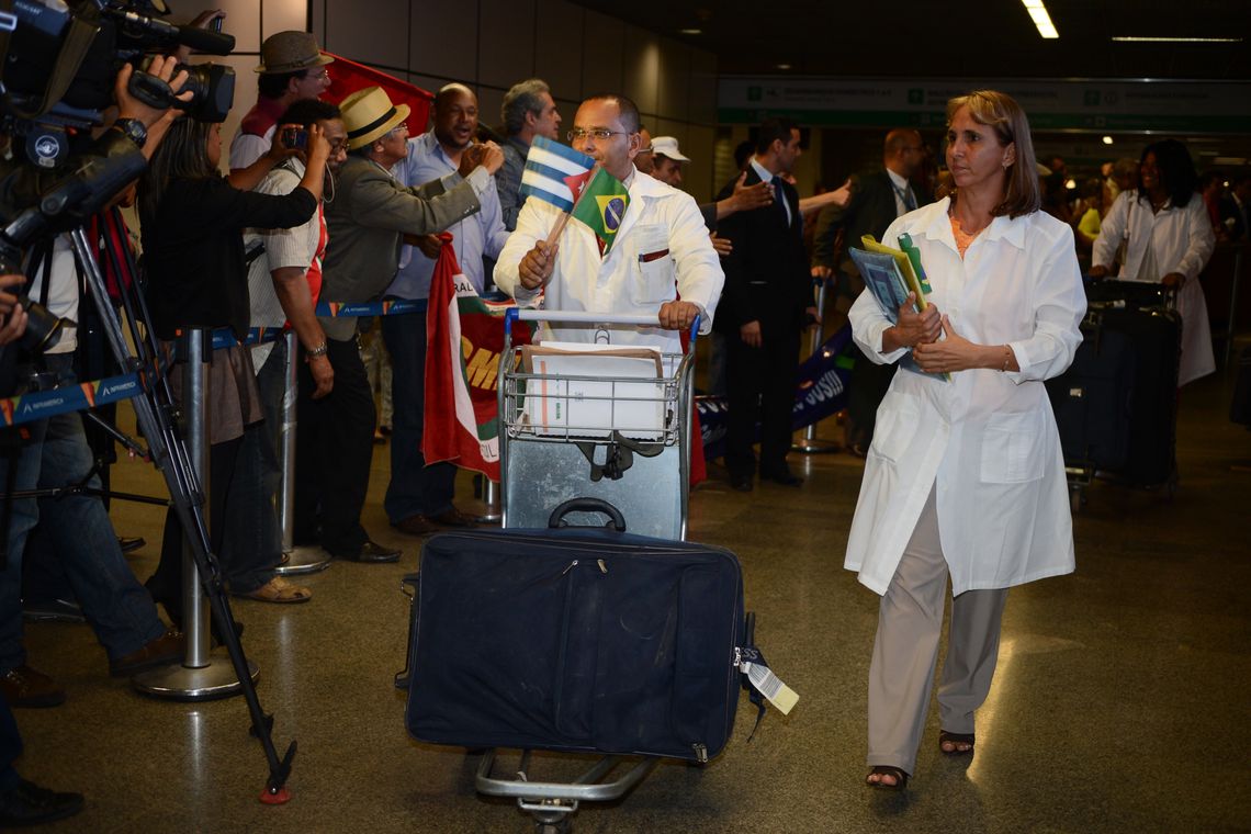Bolsonaro diz que programa Mais Médicos não será suspenso