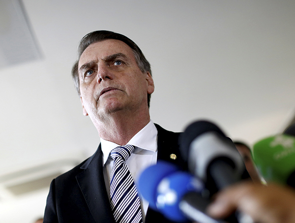 Bolsonaro reitera que decisão sobre médicos cubanos é humanitária