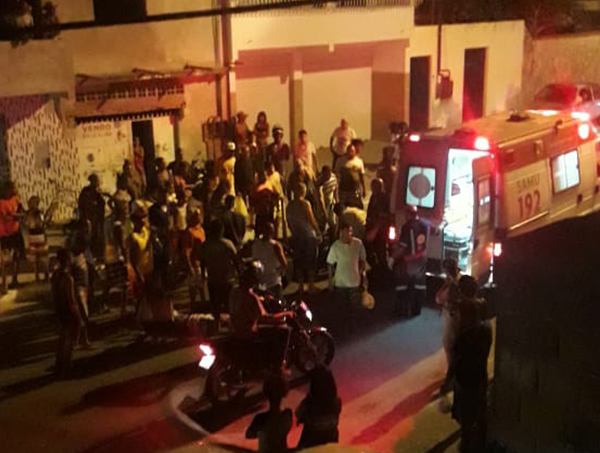 Motociclista fica gravemente ferido após colisão; veja o vídeo 