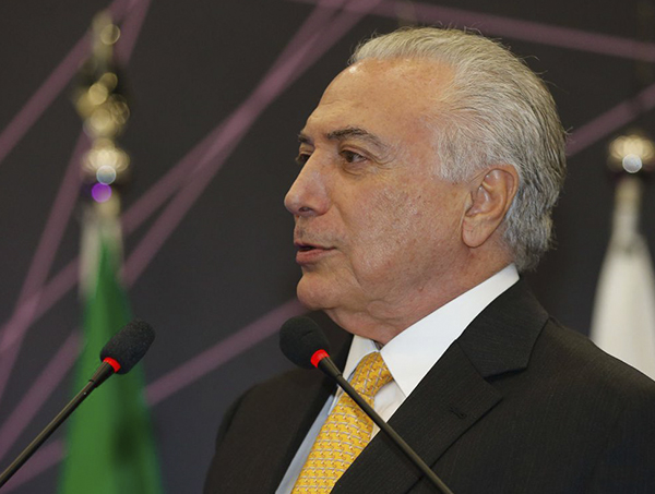 Prefeitos devem conversar com Temer sobre mudanças no Mais Médicos