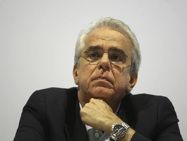 Castello Branco aceita convite para presidir Petrobrás