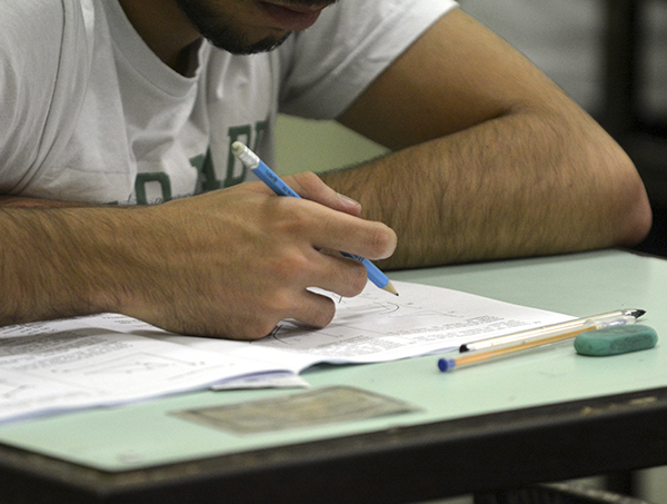 Estudantes têm até sexta-feira para renovar contrato do Fies