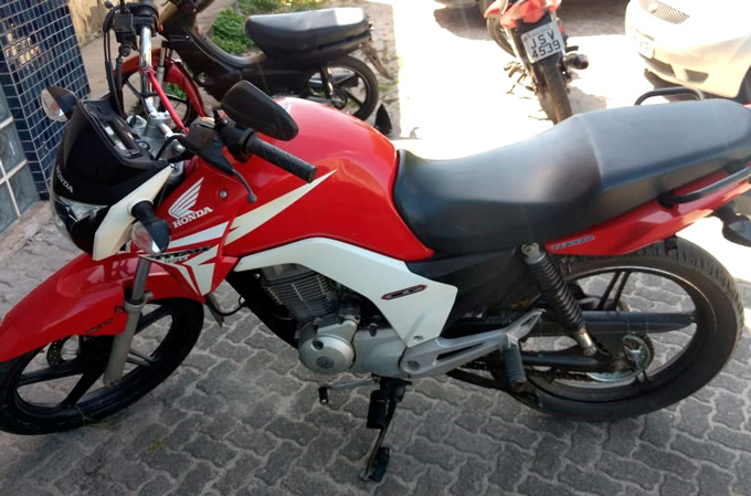 PM recupera motocicleta roubada após denúncia 