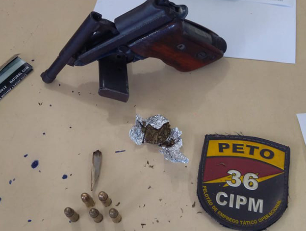 Homens são presos com drogas e arma em Dias d'Ávila
