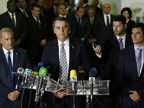 Novo governo terá de cortar R$ 37 bi em despesas por ano