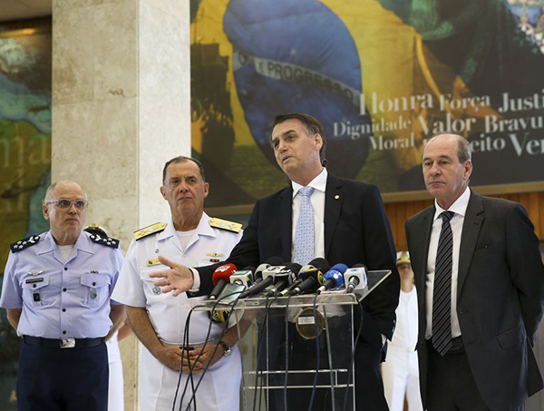Bolsonaro diz que Guilherme Schelb é cotado para Educação