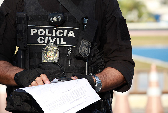 Professor é preso em operação da polícia contra pornografia