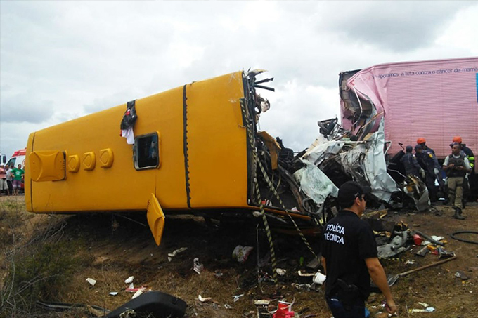 Morre sétima vítima de acidente entre carreta e ônibus