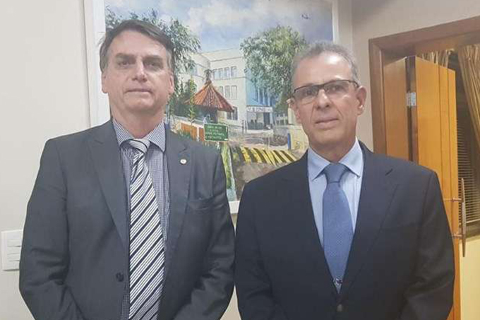 Bolsonaro anuncia almirante para Ministério de Minas e Energia