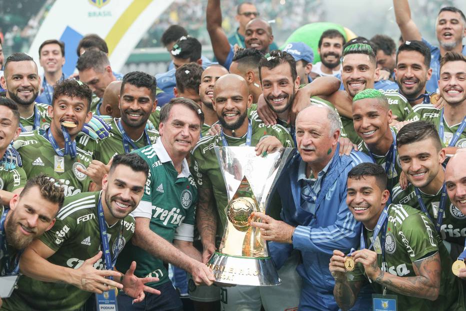 Com Bolsonaro na torcida, Palmeiras bate Vitória no jogo da festa do título