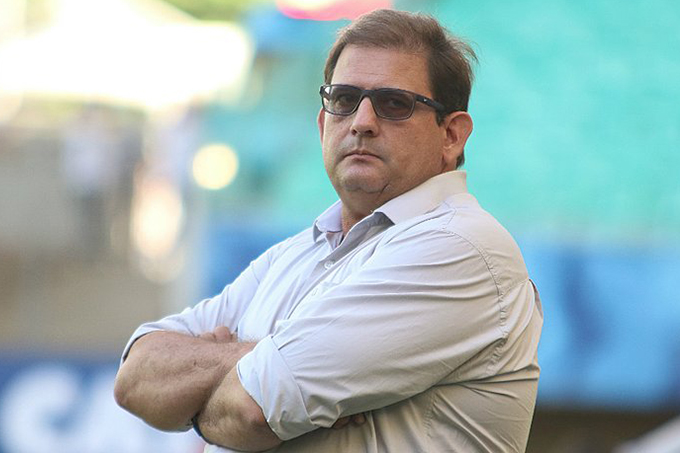 Vitória tem proposta em mãos por Guto Ferreira, diz empresário