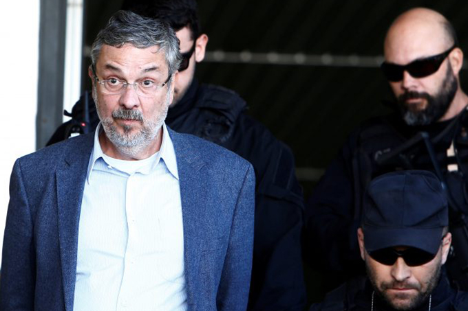 Lula beneficiou montadoras em troca de propina para filho, afirma Palocci