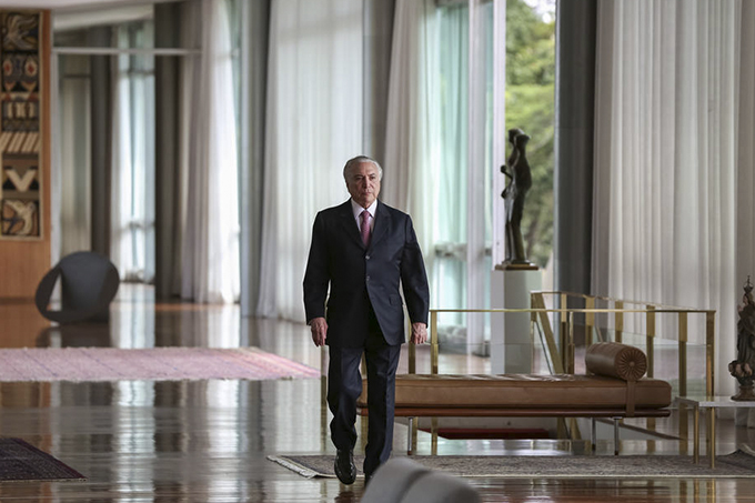 Equipe diverge sobre uso de proposta de Temer para idade mínima