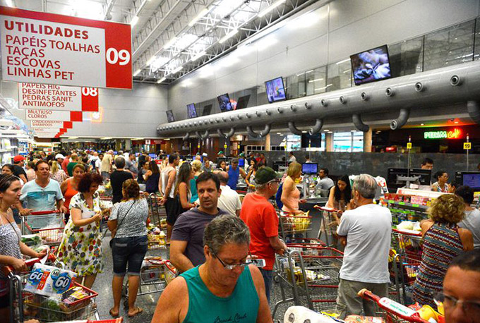 Novembro registra inflação negativa, menor taxa desde 1994