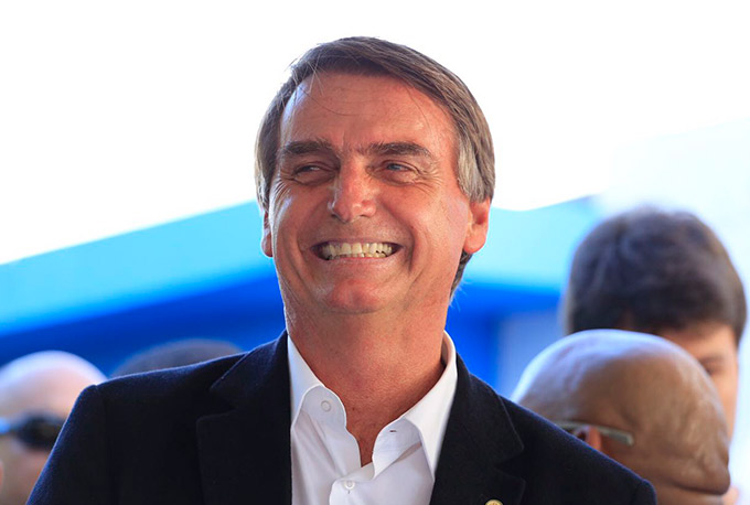 Bolsonaro diz que dinheiro na conta da esposa era pagamento pessoal