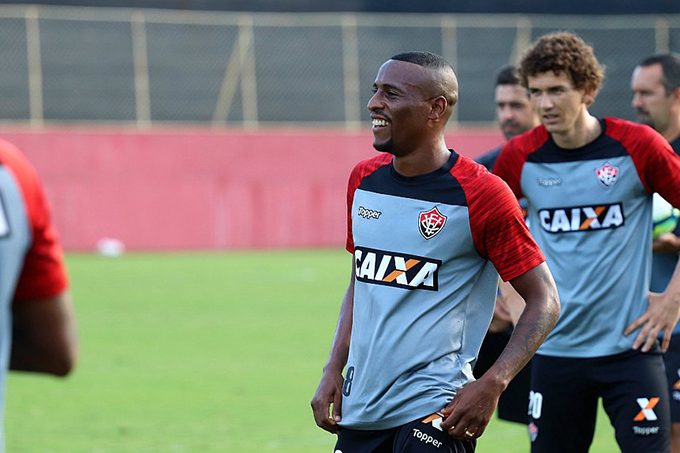 Semana será decisiva para que Vitória renove com três jogadores