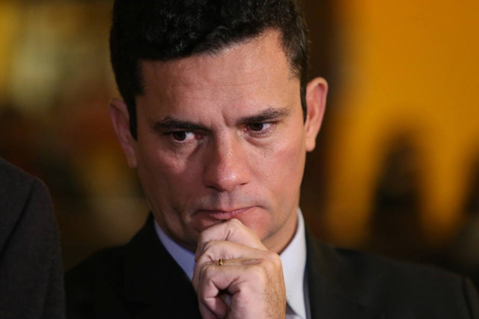 Moro defende investigação sobre R$ 1,2 mi na conta de ex-assessor de Flávio