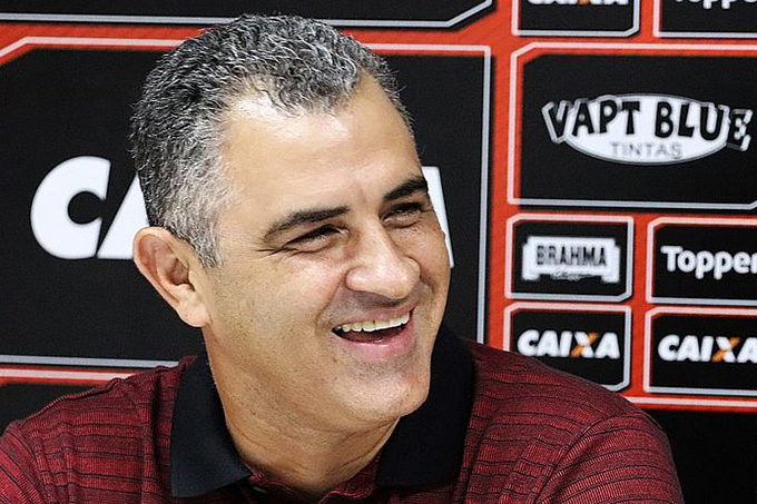 Marcelo Chamusca fala em retribuir Vitória e não garante estreia