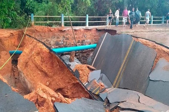 Chuvas matam 4 pessoas e causam estragos na Bahia; 20 cidades declaram emergência