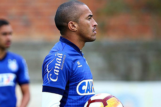 Laterais do Bahia têm sido um problema a cada início de ano