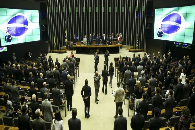 Ação do DEM no STF pode tirar o mandato de 27 deputados