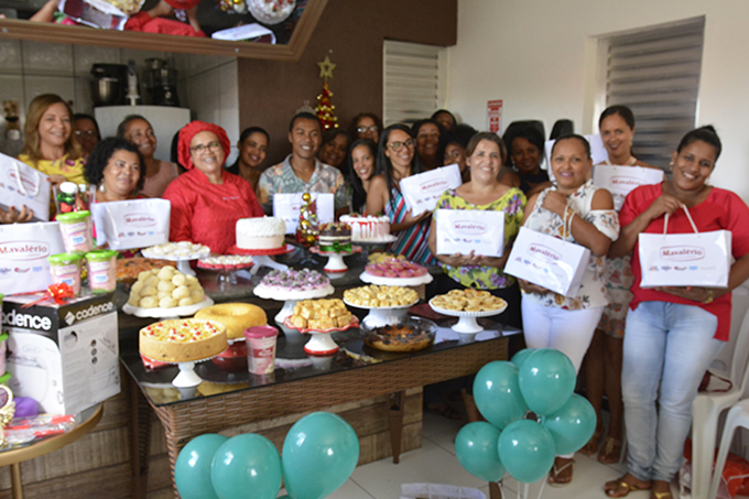 Márcia Almeida promove confraternização com alunos do curso de confeitaria
