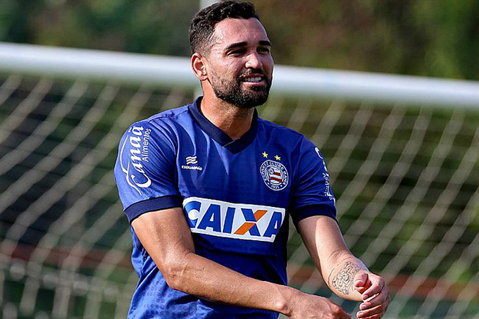 Com mistério, Gilberto 'antecipa' renovação com o Bahia