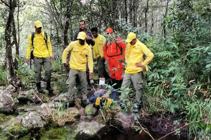 Homem fratura perna em trilha e só é resgatado dois dias depois