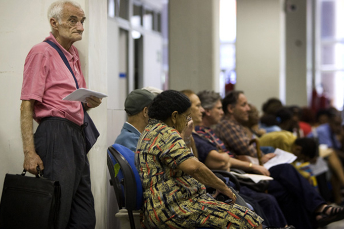 Idosos e pessoas com deficiência sem inscrição no CadÚnico irão perder benefício