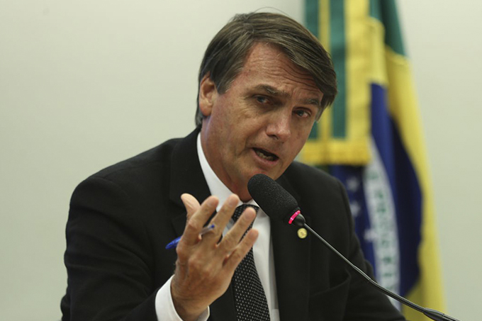 Com corte em verba para comunicação, Bolsonaro revisará contratos
