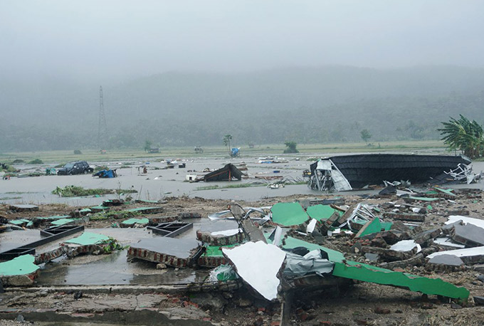 Sobe para 281 número de mortos em tsunami na Indonésia