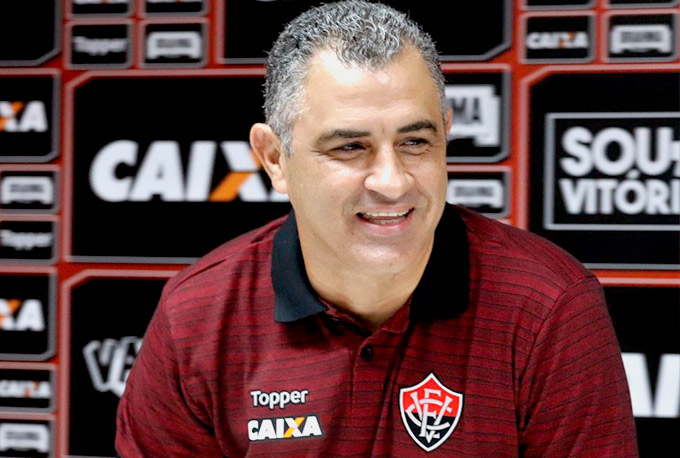 Chamusca afirma que reforços serão anunciados antes da virada