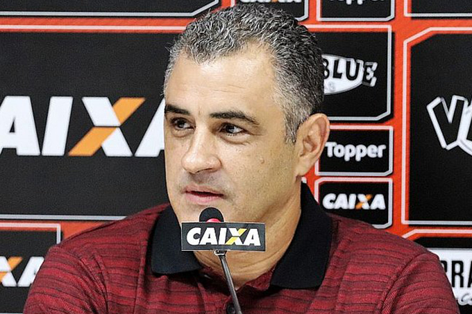 Em 50 anos, só três técnicos duraram o ano inteiro no Leão