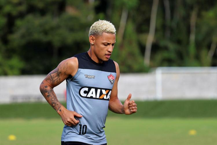 Vitória empresta Neilton para o Inter por um ano 