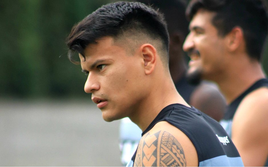 Quatro clubes argentinos disputam Walter Bou