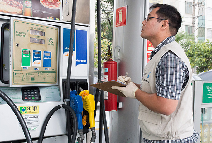 Gasolina vendida nas refinarias está mais barata nesta quarta