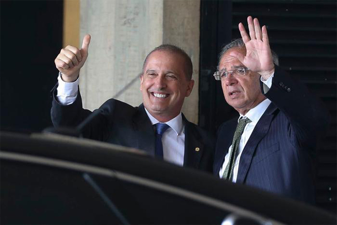 Bolsonaro pede ‘coesão’ entre Onyx e Guedes