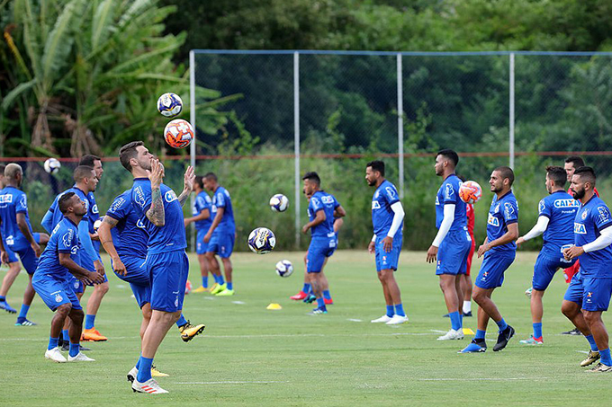Enderson Moreira começa a esboçar time titular do Bahia