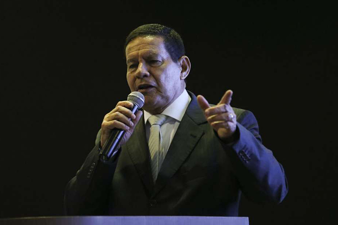 Mourão diz que filho promovido no BB tem ‘mérito’ e foi ‘perseguido’ 
