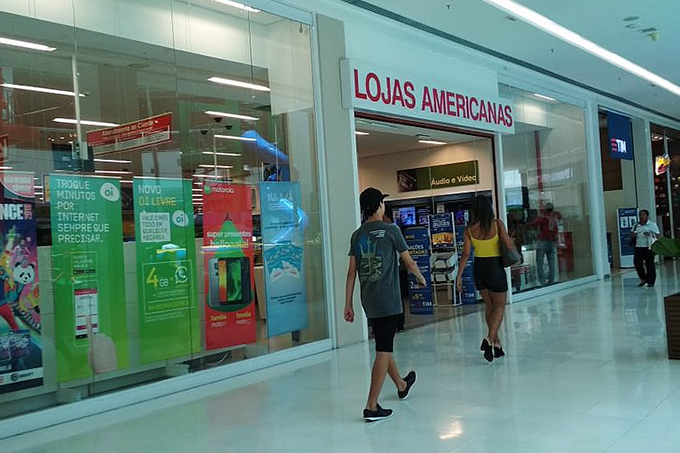 Ladrões rendem 10 funcionários e roubam celulares das Americanas 
