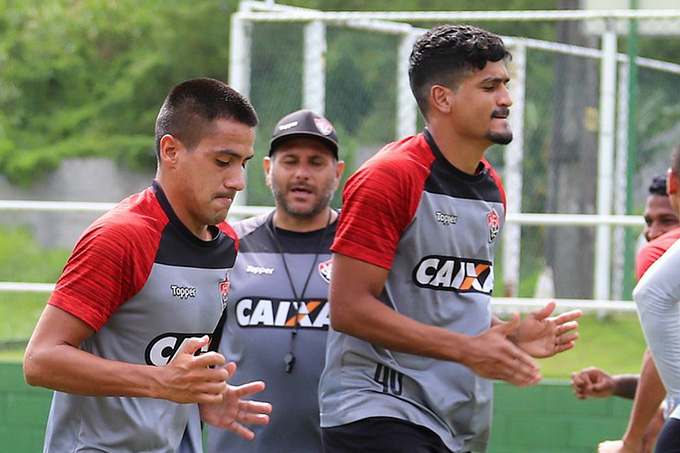Argentino Arroyo é titular em coletivo do Vitória