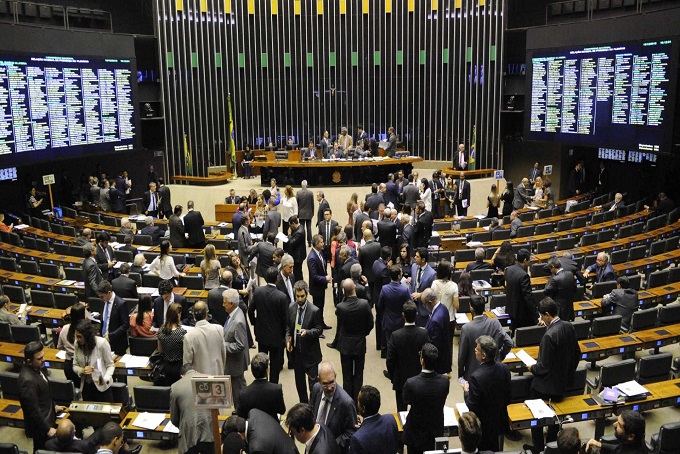 Moro enviará projeto ao Congresso para criminalizar caixa 2