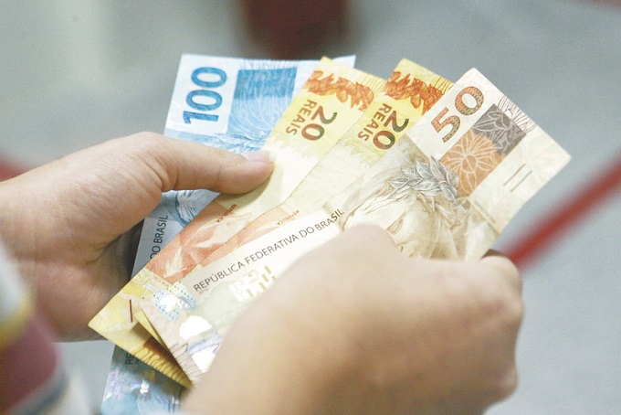 Salário mínimo volta a ter ganho real após 2 anos
