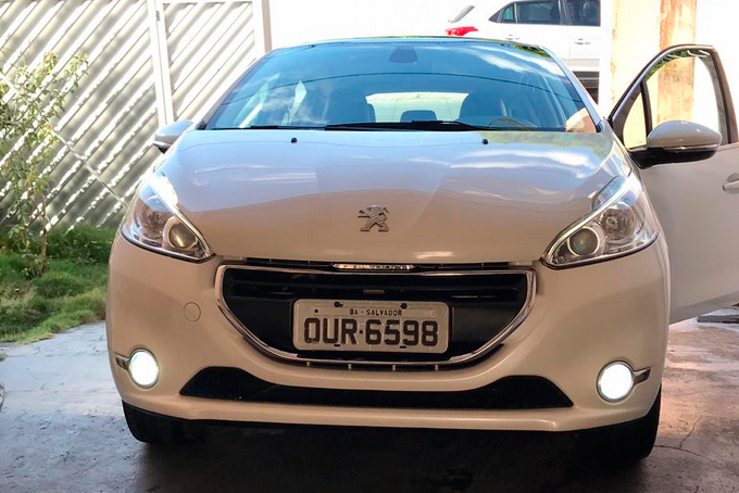 Homem tem carro roubado no centro de Dias d'Ávila 
