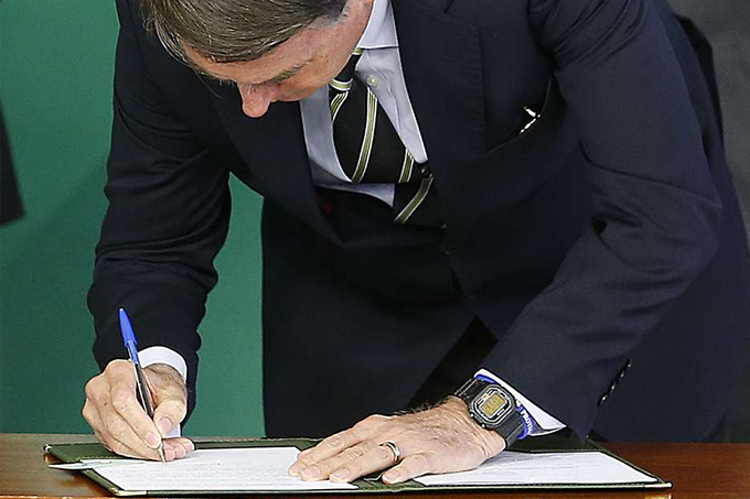 Com decreto, pessoas acima de 25 podem ter até 4 armas